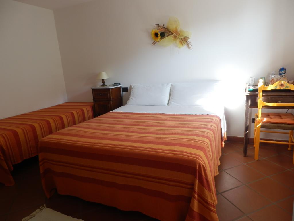 Il Girasole Bed and Breakfast Fosdinovo Rum bild