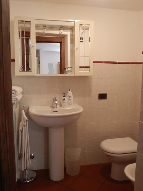 Il Girasole Bed and Breakfast Fosdinovo Rum bild