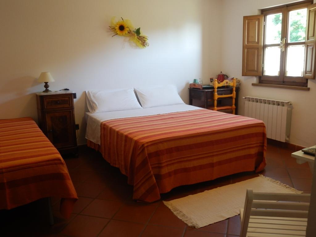 Il Girasole Bed and Breakfast Fosdinovo Rum bild